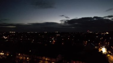 Luton City 'nin Gece Boyunca Hava Görüntüsü, İngiliz Kasabasının Yüksek Açılı Görüntüsü Drone' un Kamerasıyla Görüntülendi