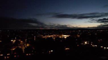 Luton City 'nin Gece Boyunca Hava Görüntüsü, İngiliz Kasabasının Yüksek Açılı Görüntüsü Drone' un Kamerasıyla Görüntülendi