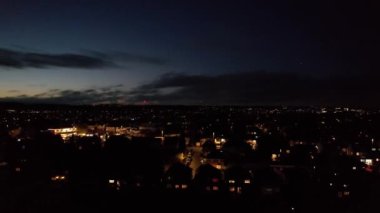 Luton City 'nin Gece Boyunca Hava Görüntüsü, İngiliz Kasabasının Yüksek Açılı Görüntüsü Drone' un Kamerasıyla Görüntülendi