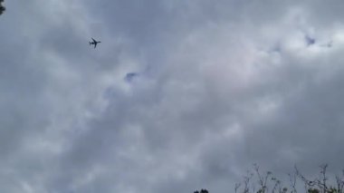 Uçak Londra Luton Havaalanı 'ndan havalandı.