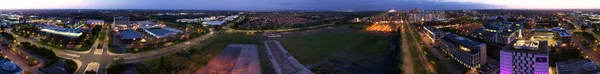 イギリス イギリス ミルトン ケインズ 2023年6月2日 日没後のイギリス ミルトン ケインズ市の空撮 — ストック写真