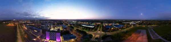 イギリス イギリス ミルトン ケインズ 2023年6月2日 日没後のイギリス ミルトン ケインズ市の空撮 — ストック写真