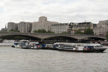 Londra, Birleşik Krallık - 30 Mayıs 2023: Thames Nehri 'nde Merkez Londra manzarası