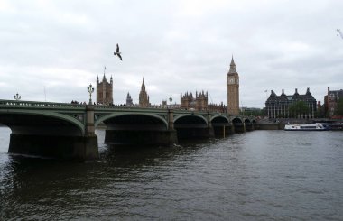 Londra, Birleşik Krallık - 30 Mayıs 2023: Thames Nehri 'nde Merkez Londra manzarası