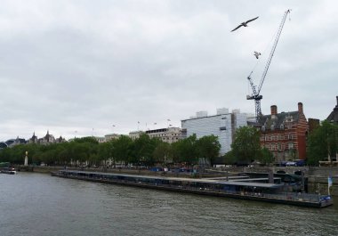 Londra, Birleşik Krallık - 30 Mayıs 2023: Thames Nehri 'nde Merkez Londra manzarası