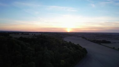 İngiltere 'nin Üzerinde Günbatımı Bulutlarının Yüksek Açı Görüntüsü