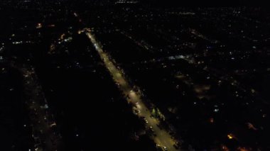 Luton City 'nin Gece Boyunca Hava Görüntüsü, İngiliz Kasabasının Yüksek Açılı Görüntüsü Drone' un Kamerasıyla Görüntülendi