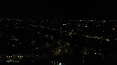 Luton City 'nin Gece Boyunca Hava Görüntüsü, İngiliz Kasabasının Yüksek Açılı Görüntüsü Drone' un Kamerasıyla Görüntülendi