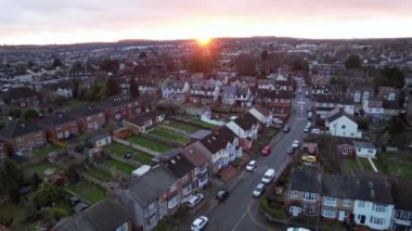 Günbatımında İngiliz şehrinin yüksek açılı görüntüleri. Görüntü 16 Ocak 2023 'te çekildi.