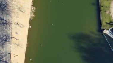 İngiltere 'nin Bedford şehrinin hava görüntüsü, İHA' nın Kamerası ile 07 Nisan 2023 'te İngiltere üzerinde güneşli bir günde çekildi. Güzel Orta Bedford İngiltere Yüksek Açılı Manzarası