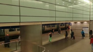 İngiltere 'nin başkenti Londra' daki tren ve metro istasyonu. Görüntüler 04-Haziran-2023 'te çekildi.