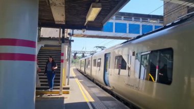 İngiltere 'nin başkenti Londra' daki tren ve metro istasyonu. Görüntüler 04-Haziran-2023 'te çekildi.