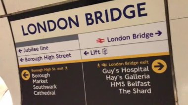 İngiltere 'nin başkenti Londra' daki tren ve metro istasyonu. Görüntüler 04-Haziran-2023 'te çekildi.