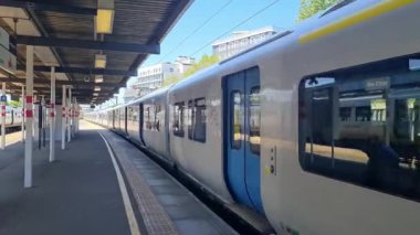 İngiltere 'nin başkenti Londra' daki tren ve metro istasyonu. Görüntüler 04-Haziran-2023 'te çekildi.