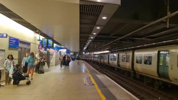 Vonat Metró Pályaudvar Central London Capital City England Nagy Britannia — Stock videók