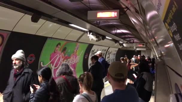 Trein Metrostation Bij Central London Capital City England Groot Brittannië — Stockvideo