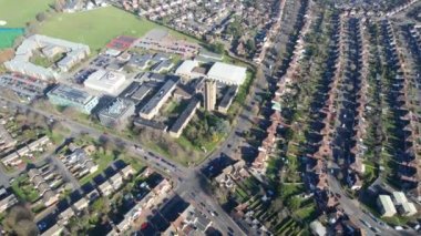 2 Haziran 2023 'ün güneşli bir gününde Bedford City' deki Residential District 'in yüksek açılı görüntüleri. Drone 'un Kamerasıyla Çekildi