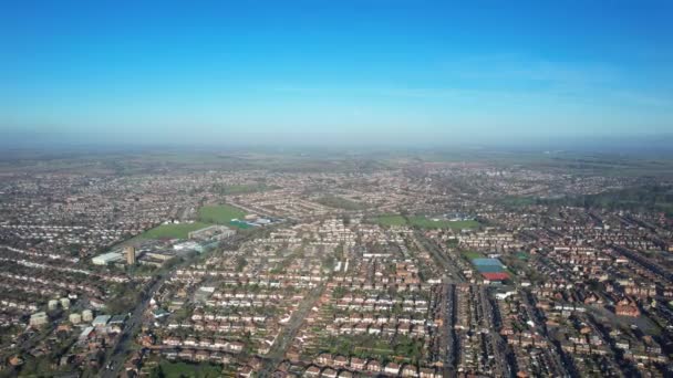 2023年6月2日阳光灿烂的日子 英格兰贝德福德市住宅区的高角度镜头 用Drone的相机拍摄 — 图库视频影像