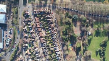 2 Haziran 2023 'ün güneşli bir gününde Bedford City' deki Residential District 'in yüksek açılı görüntüleri. Drone 'un Kamerasıyla Çekildi
