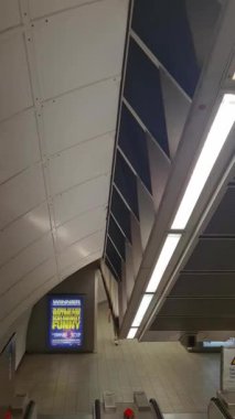 İngiltere 'nin başkenti Londra' daki Tower Bridge ve London Bridge 'in gündüz görüntüsü. Görüntü 4 Haziran 2023 'te, Güneşli sıcak bir günde kaydedildi.