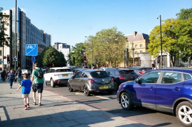 Londra, İngiltere, Birleşik Krallık - 4 Haziran 2023: Güneşli bir günde Londra Şehir ve Trafik