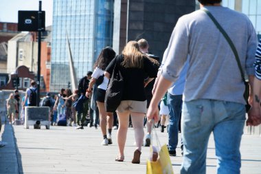 İngiltere 'nin orta Londra kenti Thames nehrinin kıyısında 2023-06-04 tarihleri arasında 