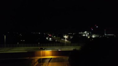 British Highways, High Angle Video İHA 'nın Kamerasıyla 11 Haziran 2023' te çekildi. Luton ve İngiltere 'nin Dunstable kasabasındaki M1 kavşağının hava görüntüleri.