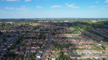 İngiltere 'nin Hemel Hempstead kasabasındaki River Side ve Boats' ın hava görüntüleri. 19 Ağustos 2022 'de Drone' un Kamerası ile yakalanmış.