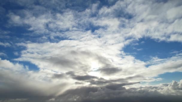 Schönster Himmel Und Wolken Kurz Vor Sonnenuntergang Über Milton Keynes — Stockvideo
