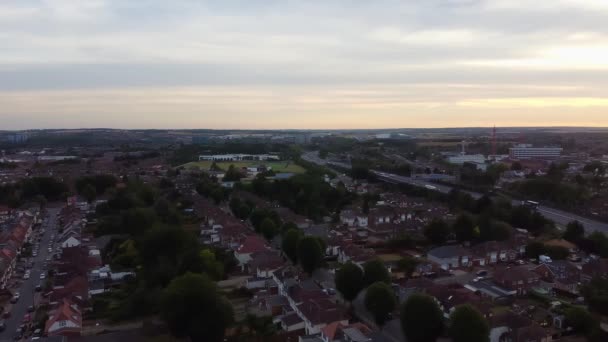 Bästa Flygfoto Över British City England Solnedgången Slow Motion Film — Stockvideo