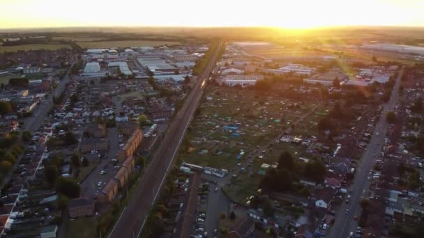 日落时英国英格兰城市的最佳空中景观 慢镜头 英国卢顿市中心 — 图库视频影像