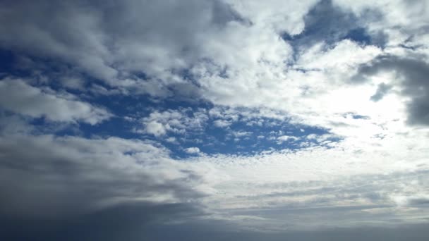 Schöner Himmel Und Wolken Kurz Vor Sonnenuntergang Über Milton Keynes — Stockvideo