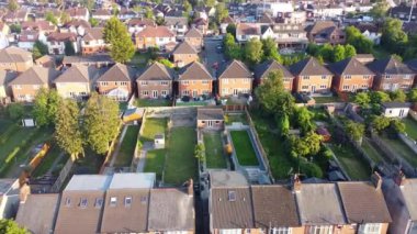 Günbatımında Luton Residential District 'in yüksek açılı görüntüsü, İngiltere' nin Luton kentindeki Saint Area 'da 07-Haziran-2023 tarihlerinde Drone' un Kamerasıyla görüntülendi.