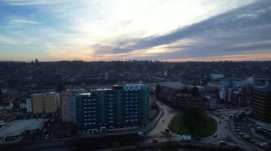 Günbatımında Merkez Luton Şehir ve Binalarının Yüksek Açılı Manzarası, İngiltere 'nin Modern ve Tarihsel Görüş Alanı Güzel Görüntüsü, 23 Ocak 2023' te yakalandı.