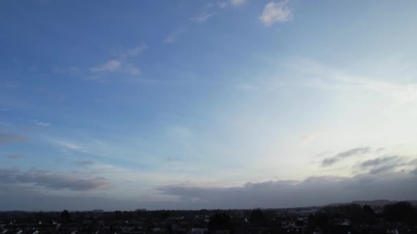 Mavi Gök Beyaz Bulutlar Rüzgarlı Bulutlu Bir Günde Luton City — Stok video