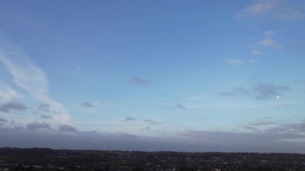 Blue Sky White Clouds Letecký Pohled Luton City Větrného Oblačného — Stock video