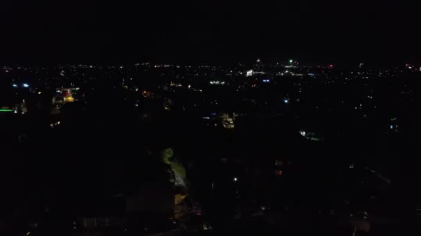 Hermoso Metraje Aéreo Fuegos Artificiales Vivo Carreteras Iluminadas Ciudad Durante — Vídeos de Stock
