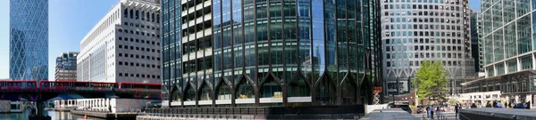 Ngiltere Nin Merkez Londra Şehrindeki Kanarya Rıhtımı Binalarının Düşük Açı — Stok fotoğraf