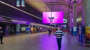 İngiltere 'nin başkenti Londra' daki tren ve metro istasyonu. Görüntü 08-Haziran-2023