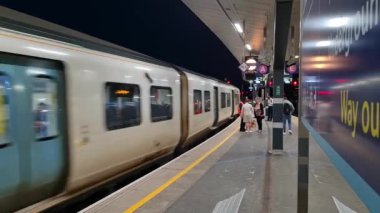 İngiltere 'nin başkenti Londra' daki tren ve metro istasyonu. Görüntüler 08-Haziran-2023 'te çekildi.