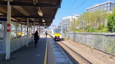 İngiltere 'nin başkenti Londra' daki tren ve metro istasyonu. Görüntüler 08-Haziran-2023 'te çekildi.