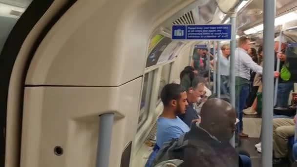 Τρένο Ταξίδι Στο Λονδίνο Της Αγγλίας Ηνωμένο Βασίλειο Πλάνα Καταγράφηκε — Αρχείο Βίντεο