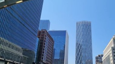 İngiltere 'nin Merkez Londra şehrindeki Canary Wharf Binası. Görüntü İHA 'nın Kamerasıyla 08 Haziran 2023' te Alçak İrtifa 'da çekildi. 