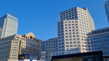 İngiltere 'nin Merkez Londra şehrindeki Canary Wharf Binası. Görüntü İHA 'nın Kamerasıyla 08 Haziran 2023' te Alçak İrtifa 'da çekildi. 