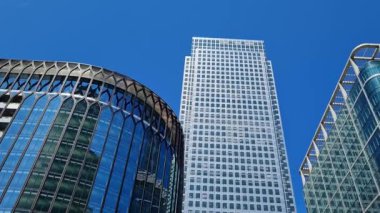 İngiltere 'nin Merkez Londra şehrindeki Canary Wharf Binası. Görüntü İHA 'nın Kamerasıyla 08 Haziran 2023' te Alçak İrtifa 'da çekildi. 