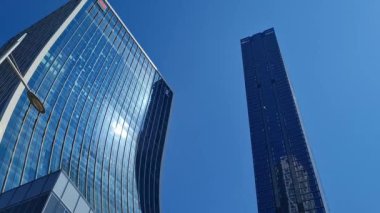 İngiltere 'nin Merkez Londra şehrindeki Canary Wharf Binası. Görüntü İHA 'nın Kamerasıyla 08 Haziran 2023' te Alçak İrtifa 'da çekildi. 