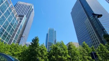 İngiltere 'nin Merkez Londra şehrindeki Canary Wharf Binası. Görüntü İHA 'nın Kamerasıyla 08 Haziran 2023' te Alçak İrtifa 'da çekildi. 