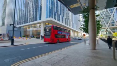 İngiltere 'nin Merkez Londra şehrindeki Canary Wharf Binası. Görüntü İHA 'nın Kamerasıyla 08 Haziran 2023' te Alçak İrtifa 'da çekildi. 