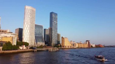 Londra 'nın merkezindeki Thames Nehri' nde. Görüntüler 8 Haziran 2023 'te Canary Wharf London England' da çekildi..