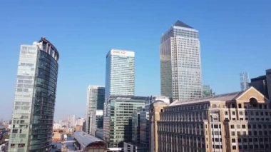 İngiltere 'nin orta Londra şehrindeki Canary Wharf binalarının yüksek açılı görüntüsü. Görüntü, İHA 'nın Düşük İrtifa Kamerası ile 08 Haziran 2023' te Temiz Hava Günü 'nde çekildi..